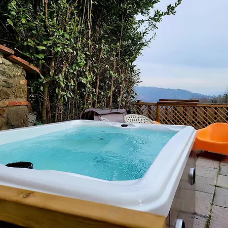 La Casa Degli Artisti, Jacuzzi, *